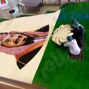 بالصور : جدّة تحتفل باليوم الوطني بصُنع أكبر كعكة في العالم