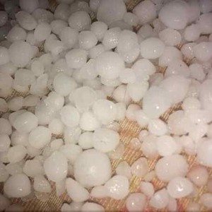 بالصور : رفحاء تودع المربعانية بتساقُط غزير للأمطار و تراكم البرد