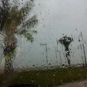 بالصور: أمطار الخير تُعطر أجواء الاحساء و الشرقية