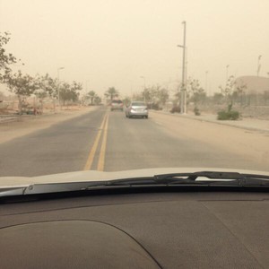 موجة من الغبار تضرب طريق مكة - جدة