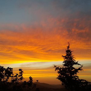 بالصور: غروب شمس يوم الخميس في عيون الأردنيين