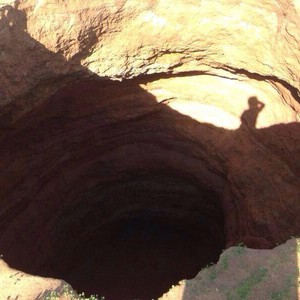 شق أرضي مفاجئ يبتلع رجل وزوجته بثانية واحدة