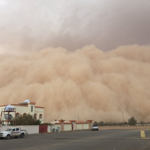 أجمل فيديو يرصد لحظة دخول العاصفة الرملية لأجواء طبرجل 