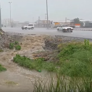 بالفيديو: أمطار الخير تنهمر على عسير 