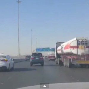 تهور جماعي  خطير على إحدى الطرق الرئسية في الرياض 