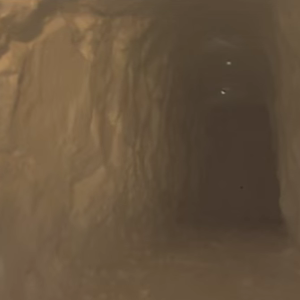 شاب كندي يحفر نفقاً بالثلج بطول 10 متار للوصول إلى سيارته 