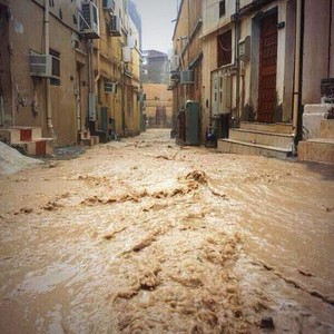 بالصور الأمطار الغزيرة تروي عطش الإحساء بعد طول انقطاع 