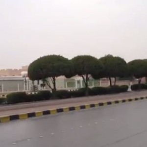 بالفيديو: أول الغيث قطرة .. شاهد جانباً من أمطار حفر الباطن نهار السبت  