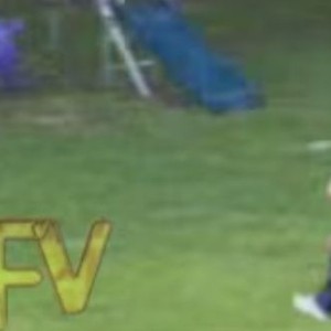 أكثر من مليون ونصف المليون مشاهدة لأب يُنقذ طفله من حادث مُحقق باللحظة الأخيرة 