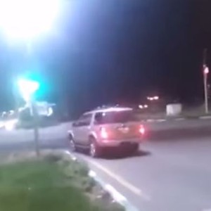 نظام ساهر يُصور .. حتى والإشارة خضراء ! 