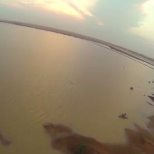 فيديو جوي يُظهر تحول الصحراء في تمير إلى بحيرات بعد تشبعها بالامطار