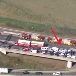 بالفيديو: حادث مُروع بين أكثر من 100 سيارة بلندن 
