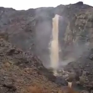 بالفيديو: شلالات وأمطار حائل صباح السبت 