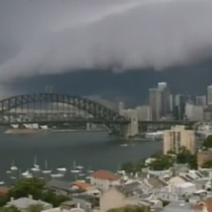 بالفيديو: موجة مرعبة من الغيوم تقتحم مدينة سدني الاسترالية