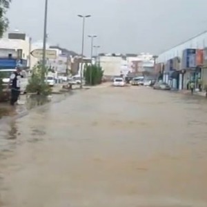 فيديو مميز للأمطار الغزيرة التي هطلت على جنوب شرق جدة في نهاية ديسمبر