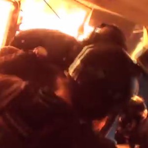 فيديو جنوني لحادث تصادم بين طائرتين يُشعل النيران بهما 