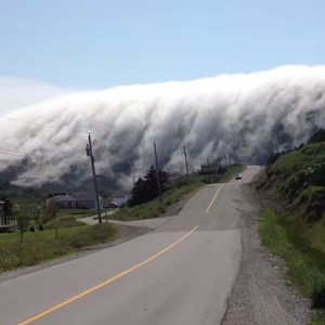 بالفيديو: أجمل مشهد يُمكن ان تراه لشلال من الضباب ينحدر عبر جبال كندا