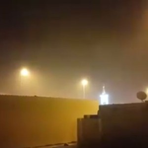 شاهد الصاعقة الرعدية التي قطعت الكهرباء عن ينبع وأغرقتها بالظلام 