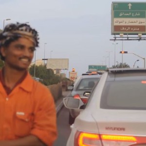 كاميرا خفيه ترصد ابتسامة عامل نظافة في الطائف في شهر رمضان 