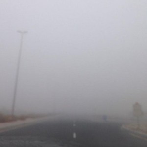 بالصور: الإمارات تبدأ أسبوعها بموجة من الضباب
