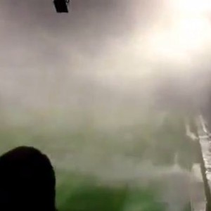 بالفيديو: أمطار طوفانية تُداهم ملعباً لكرة القدم وتحوله لمسبح خلال ثواني