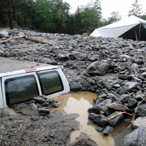 إنهيارات طينيىة كارثية جراء الأمطار في كاليفورنيا  