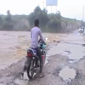 نهاية مأساوية لشاب إستهان بقوة السيل