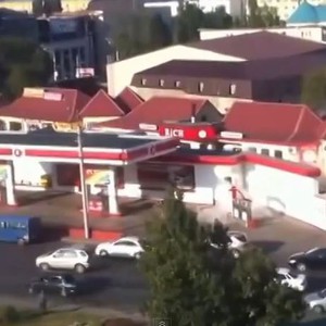  شاهد لحظات مرعبة لانفجار محطة وقود في داغستان 