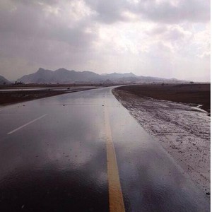 أمطار الخير تتساقط على محافظة بدر 