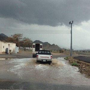 امطار غزيرة تضرب اجزاء واسعة من محافظة العيص