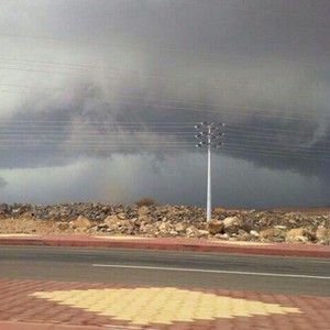 امطار غزيرة تتساقط على اجزاء من حائل وسط توقعات باستمرارها حتى المساء 