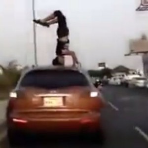 شاهد جنون هذا الشاب وما فعله على إحدى طرق السعودية 