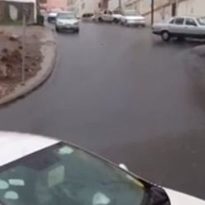 امطار غزيرة وزخات من البرد تتساقط على أبها 