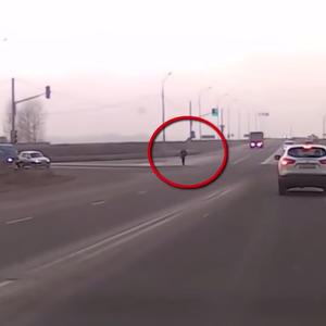 روسي ينجو من حادث مروع بأعجوبة 