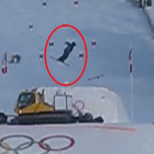 بالفيديو: شاهد هذا الحادث الخطير الذي تعرض له احد المتزلجين بدورة الألعاب الشتوية في العام 2010 