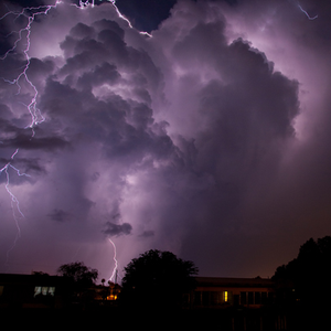 شاهد السحابة الرعدية المرعبة التي تسببت بمقتل 24 شخصاً في بنجلادش 