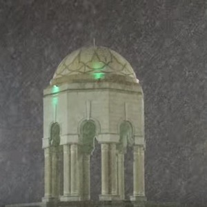 في مشهد تاريخي : تساقط وتراكم الثلوج في مدينة رفحاء على الحدود السعودية العراقية