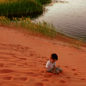 بحيرة زاخر جمال ساحر ظهر من العدم وسط الصحراء 