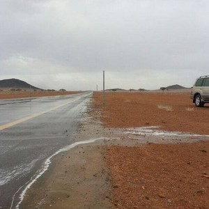 بالصور: البروق تضيء سماء الإمارات 