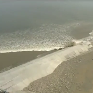 بالفيديو: شاهد أطول موجد مدّ "نهري" على مستوى العالم في الصين