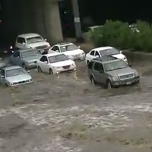 حتى متى !! 20/ملم من الأمطار تُغرق طُرق المدينة المنورة 