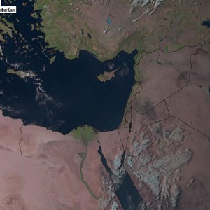 بالفيديو:  لحظات حاسمة كادت أن تودي بحياة رجل تحت عجلات قطار 