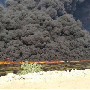 مشهد مرعب لإحتراق نهر موسكفا بالعاصمة الروسية موسكو