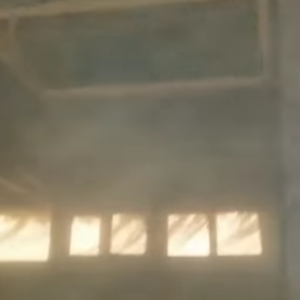 عاصفة رملية مرعبة تحتجز مجموعة من الأشخاص بنمرة 