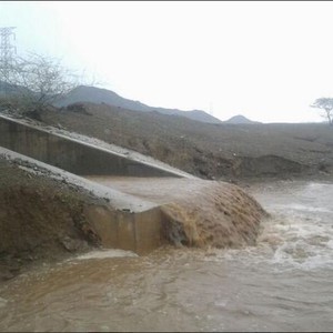 بالصور: أمطار غزيرة مصحوبة بحبات البرد تضرب أجزاء من الطائف   