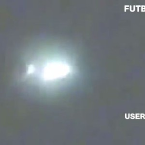 بالفيديو : أجسام غريبة تحلق في سماء المانيا وتغلق المجال الجوي 3 ساعات 