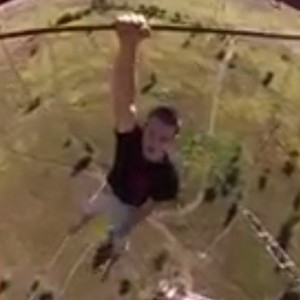 بالفيديو: لقطات تحبس الأنفاس من أخطر الأماكن وأكثرها ارتفاعاً 