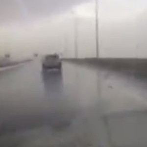 بالفيديو: بداية قوية لأمطار الخير في القريات 