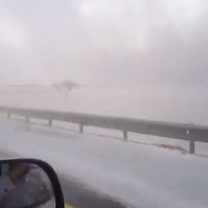 بالفيديو: شاهد قوة العاصفة البردية التي ضربت حائل السبت الماضي 