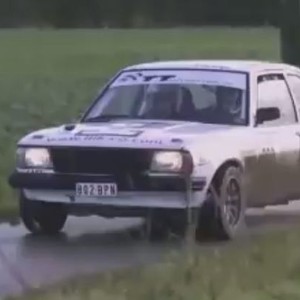 بالفيديو: أراد تقليد مايكل شوماخر فحطم واجهة منزله!